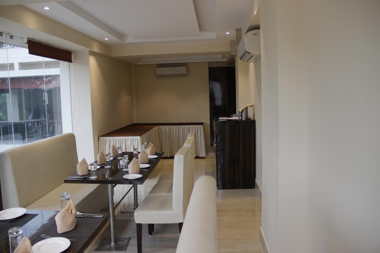 Regenta Inn Larica Kalkata Exteriér fotografie
